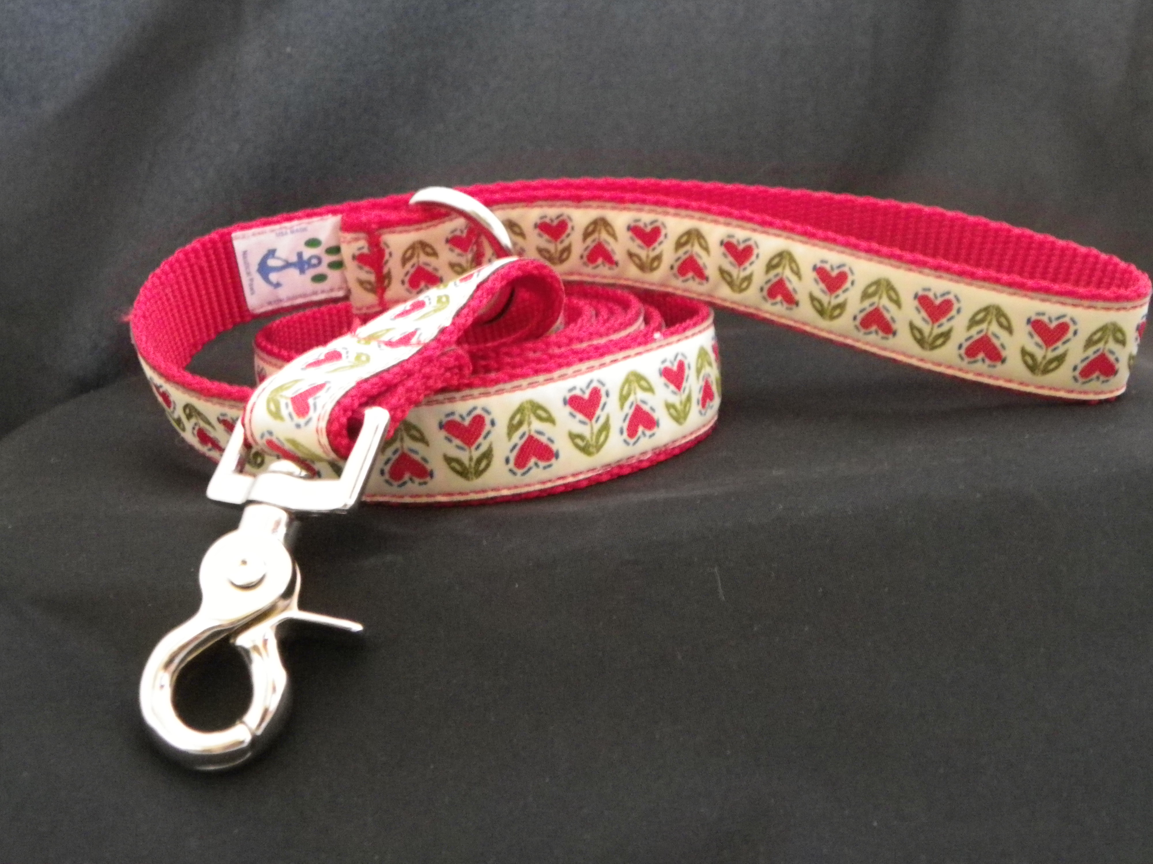 Blooming Heart Leash.JPG